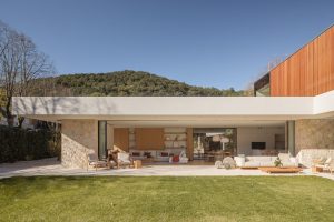House 21094 / NordEst Arquitectura / Olot, Spain